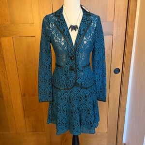 NWT's GORGEOUS Sophisticared Nanette Lepore Two Piece Lace Blazer + Skirt Set